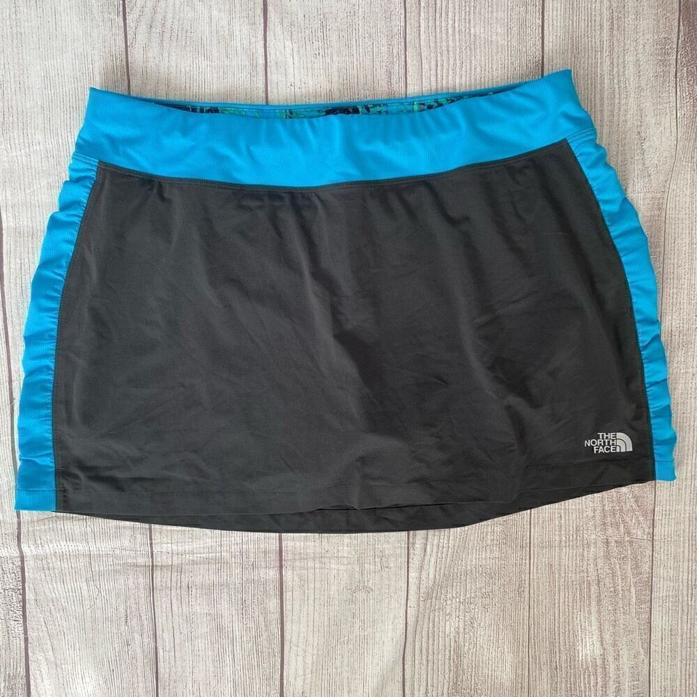 The North Face women L golf/tennis skort grey & blue